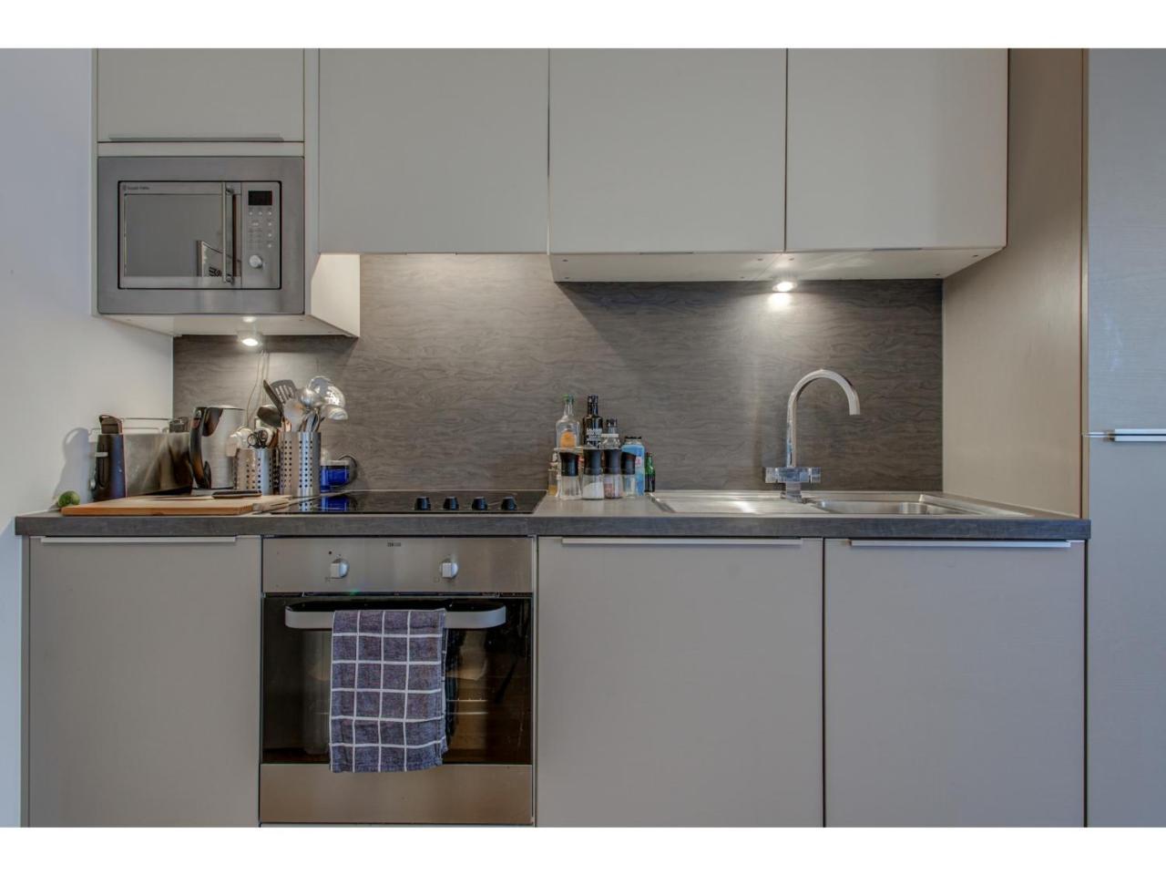 Stylish And Charming Apt For Up To 4, Manchester Apartamento Exterior foto