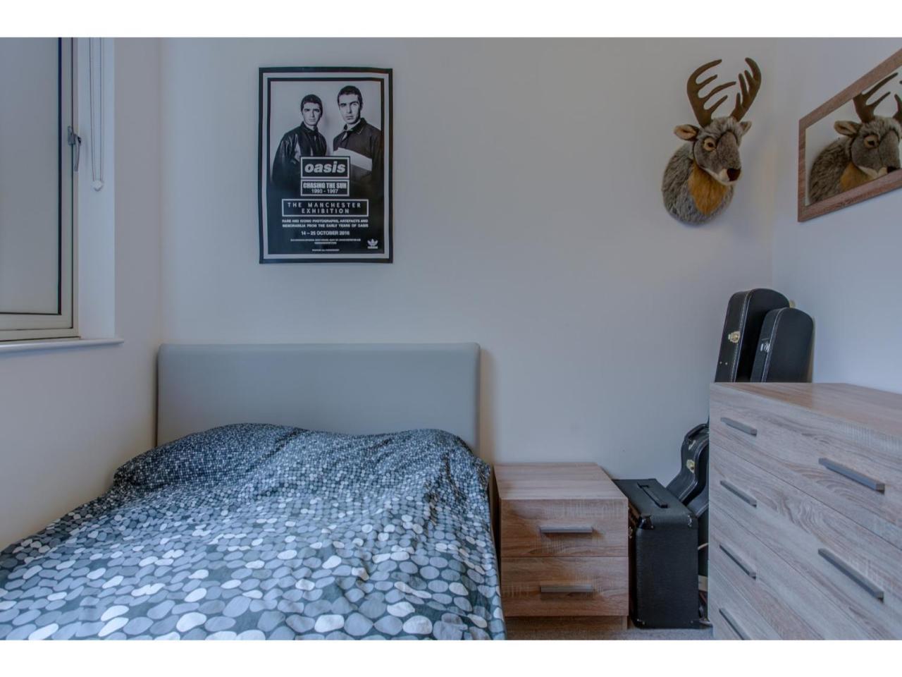 Stylish And Charming Apt For Up To 4, Manchester Apartamento Exterior foto
